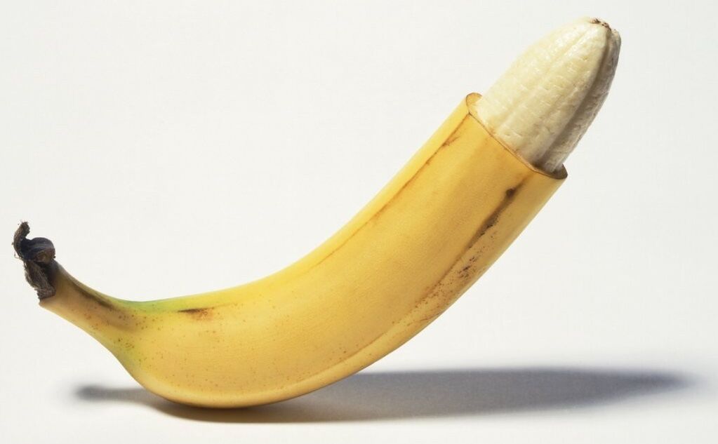 банана имитира кур и зголемување