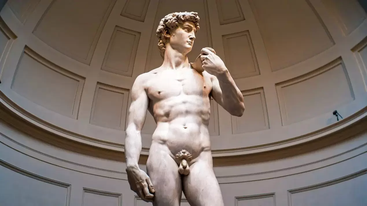 скулптура на маж со прекрасен пенис